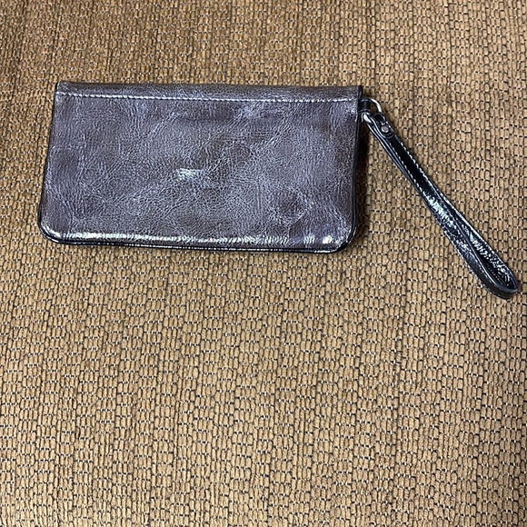 Simply Vera Vera Wang Faux Leather Wristlet Clutch Purse - Picture 5 of 13